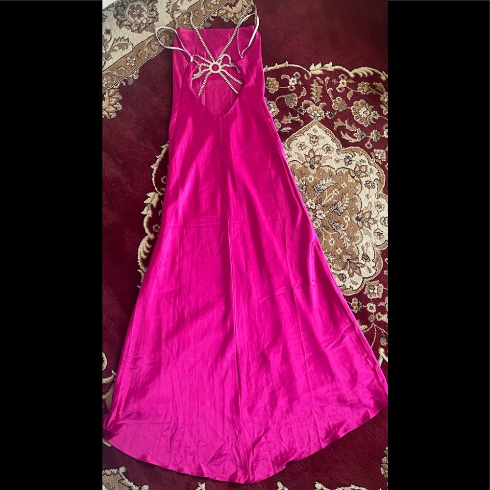 Beautiful Open Back/Spider Net Crystal Accent Gow… - image 3